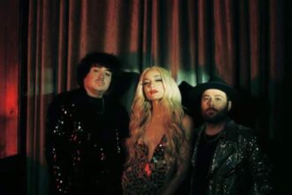 Cannons σε καλλιτεχνική εικόνα για το Everything Glows με dreamy αισθητική