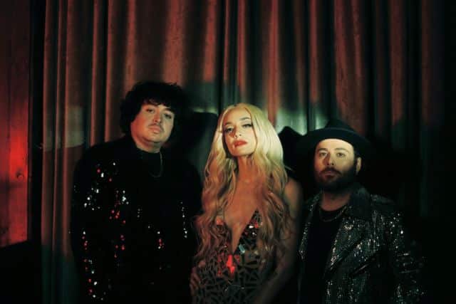 Cannons σε καλλιτεχνική εικόνα για το Everything Glows με dreamy αισθητική