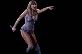 Taylor Swift Showgirl εποχή charts 2025