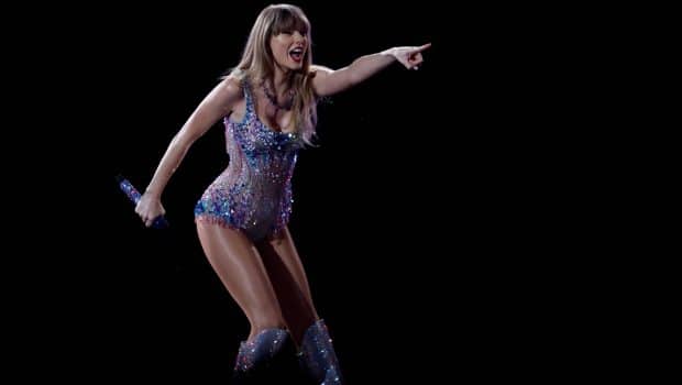 Taylor Swift Showgirl εποχή charts 2025