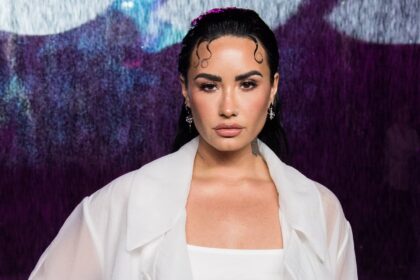 Demi Lovato στη σκηνή πριν το It's Not That Deep Tour