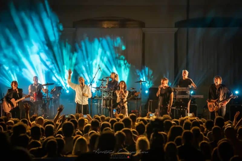 Οι James παρουσιάζουν το ντοκιμαντέρ “Getting Away With It” που αφηγείται την ιστορία τους