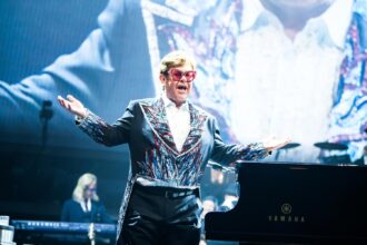 Elton John αποκαλύπτει τα αγαπημένα του τραγούδια για το 2025