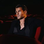 Ο Πέτρος Ιακωβίδης στο video clip του «Μ’ Ακούς;» στο Ναύπλιο