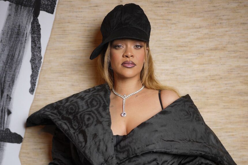 Rihanna σε επίσημη εμφάνιση με αναφορά στα 10 χρόνια του ANTI