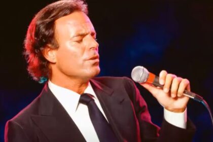 Julio Iglesias sexoualiki parenoxlisi proin ergazomenes