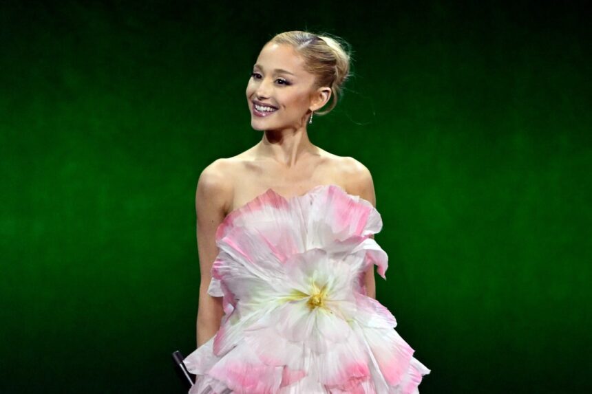 Ariana Grande 2018 oversized ρούχα Νέα Υόρκη