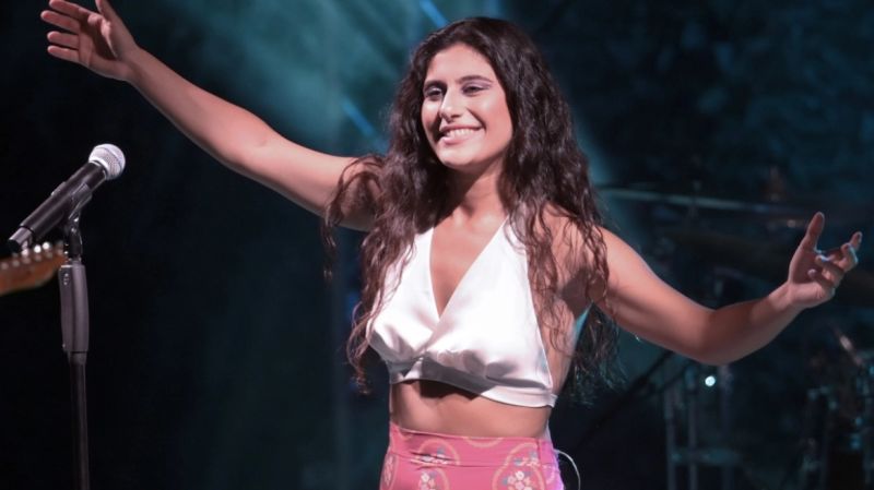 Μαρίνα Σπανού τραγουδά Λιόλιου σε συναυλία – viral στιγμή με το κοινό