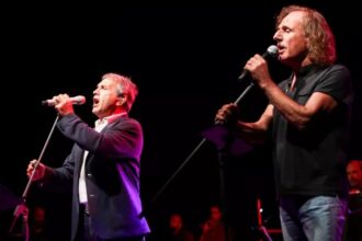 Γιώργος Νταλάρας και Βασίλης Παπακωνσταντίνου – Θα Μιλήσουν Άλλοι