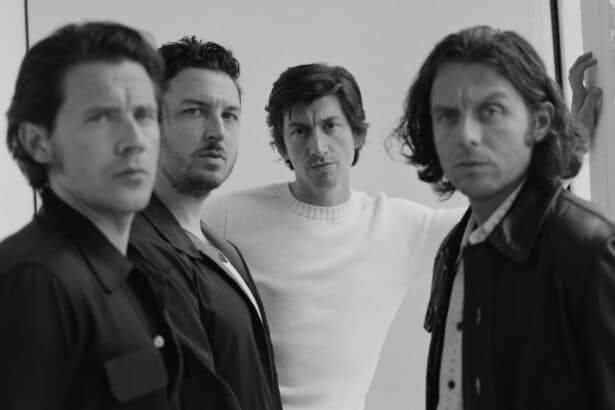 Arctic Monkeys μαζί στη σκηνή με τον Matt Helders στα ντραμς