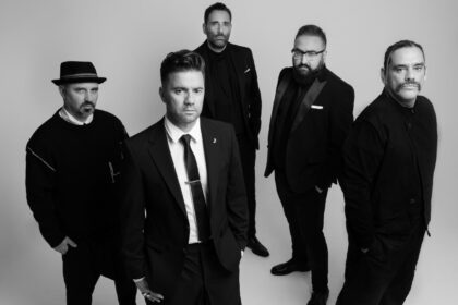 Θοδωρής Μαραντίνης χαμογελαστός σε συνέντευξη για τη νέα του ζωή