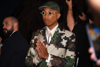 Pharrell Williams στα Footwear News Awards μιλά για πολιτική και διαφορετικότητα