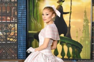 Ariana Grande στο πλατό της ταινίας Focker In-Law μαζί με Ben Stiller και Robert De Niro