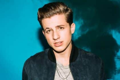 Charlie Puth και Brandi Carlile στο pregame του Super Bowl 2026