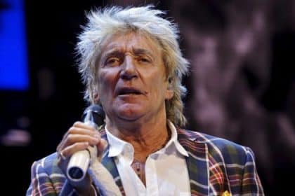 Rod Stewart τραγουδά ζωντανά στην Αθήνα στο πλαίσιο του One Last Time tour