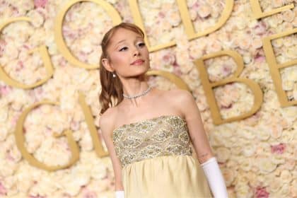 Ariana Grande σε σκηνή από την περιοδεία Eternal Sunshine