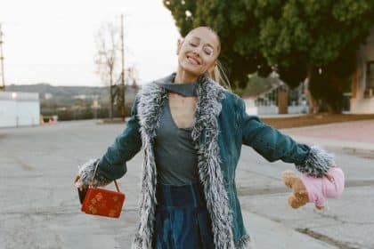 Ariana Grande Broadway Wicked Glinda θέατρο Eternal Sunshine