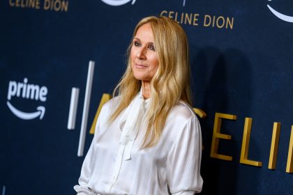 Celine Dion χαμογελά στο πρώτο της TikTok βίντεο