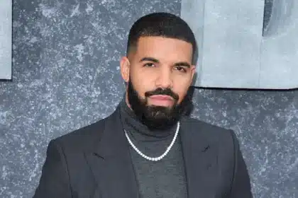 Ο Drake σε δημόσια εμφάνιση κατά την περίοδο της υπόθεσης