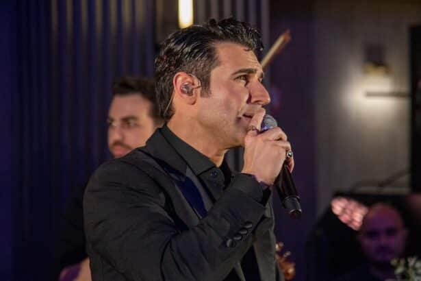 Petros Iakovidis sto neo video clip Teleia mazi me to koino tou