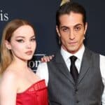 Η Dove Cameron και ο Damiano David ποζάρουν αγκαλιασμένοι μετά τον αρραβώνα τους