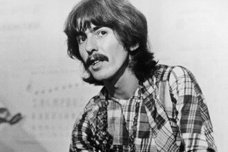 Finn Wolfhard Stranger Things σκηνοθετεί video George Harrison