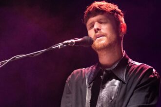 James Blake μιλά για την απλήρωτη δουλειά στη μουσική παραγωγή και το άλμπουμ Trying Times