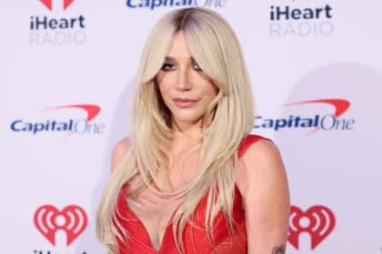 Η Kesha κοιτάζει πίσω στα πρώτα της χρόνια – 15 χρόνια από το “Animal” και το “Cannibal”