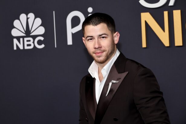 Nick Jonas και Paul Rudd σε σκηνή από την ταινία Power Ballad