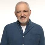 Ο Νίκος Πορτοκάλογλου παρουσιάζει το νέο του άλμπουμ Ανάμεσα σε φωτογράφιση για την ANIMA by Stay Independent