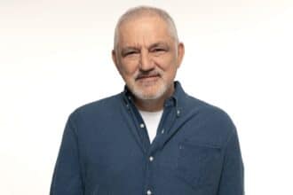 Ο Νίκος Πορτοκάλογλου παρουσιάζει το νέο του άλμπουμ Ανάμεσα σε φωτογράφιση για την ANIMA by Stay Independent