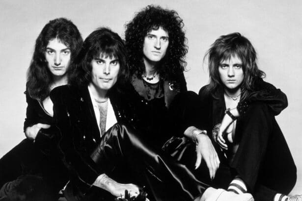 Οι Queen αποκαλύπτουν το ανέκδοτο τραγούδι Not For Sale Polar Bear τα Χριστούγεννα