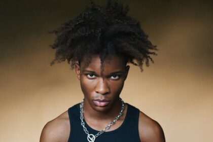 D4vd – φωτογραφία του τραγουδιστή καθώς η υπόθεση μετατρέπεται σε έρευνα ανθρωποκτονίας