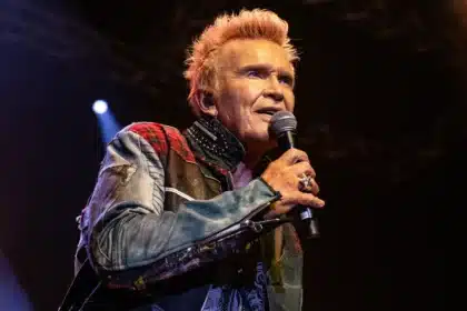 Billy Idol στο trailer του ντοκιμαντέρ Billy Idol Should Be Dead με Miley Cyrus