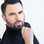 Ο Γιώργος Παπαδόπουλος στο εξώφυλλο του νέου του τραγουδιού Έρωτας Είσαι