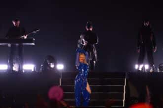 Kylie Minogue για τη Mariah Carey – Christmas No.1 chart battle