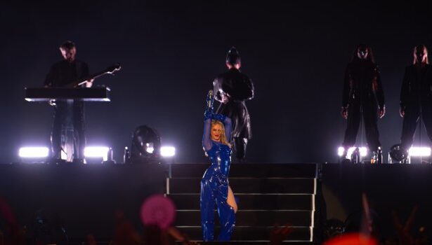 Kylie Minogue για τη Mariah Carey – Christmas No.1 chart battle