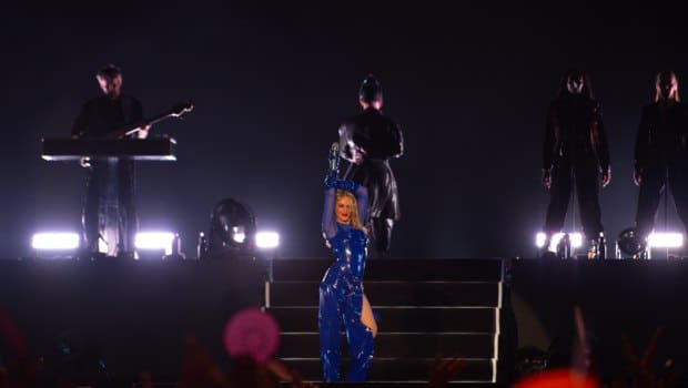 Kylie Minogue για τη Mariah Carey – Christmas No.1 chart battle