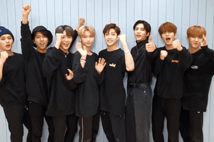 Seungmin Stray Kids τραυματισμός αστράγαλος K-pop idol