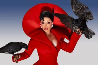 Cardi B σε live συνομιλία με τους fans της