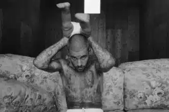 Justin Bieber στο στούντιο μιλά για τη νέα του μουσική και την ψυχολογική του κατάσταση