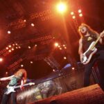 Iron Maiden Fender syllogi kitharon 50 xronia epeteios