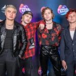5 Seconds of Summer στο video “NOT OK” με σκοτεινό φως και συμβολικά πλάνα