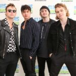 5 Seconds of Summer ποζάρουν με ενέργεια για το single “Boyband”