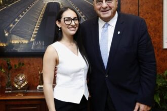 Η Κλαυδία τραγουδά στην Τελετή Παράδοσης της Ολυμπιακής Φλόγας στο Παναθηναϊκό Στάδιο
