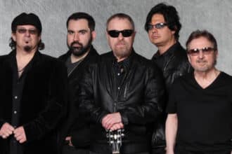 Blue Öyster Cult επί σκηνής σε συναυλία, αντιδρούν για τη χρήση του Don’t Fear The Reaper από τον Donald Trump