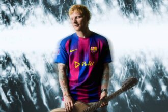 Ed Sheeran παρουσιάζει τη limited φανέλα “Play” της Barcelona στο Καμπ Νου