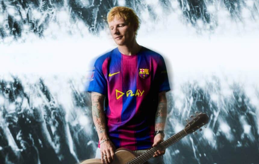 Ed Sheeran παρουσιάζει τη limited φανέλα “Play” της Barcelona στο Καμπ Νου