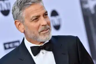 George Clooney μιλά σε συνέντευξη για τη σχέση του με τον Frank Sinatra και τα μαθήματα από τα πρώτα του χρόνια στο Χόλιγουντ.