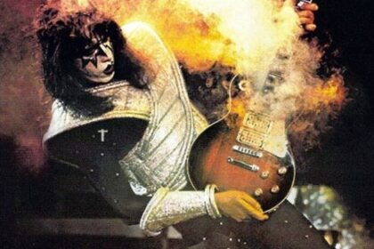 Οι KISS στη σκηνή του Λας Βέγκας τιμούν τη μνήμη του Ace Frehley